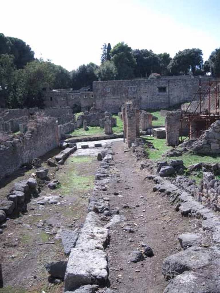 I.2.30 Pompeii. September 2010. Looking west on Vicolo del Conciapelle towards Via Stabiana. Photo courtesy of Drew Baker.
