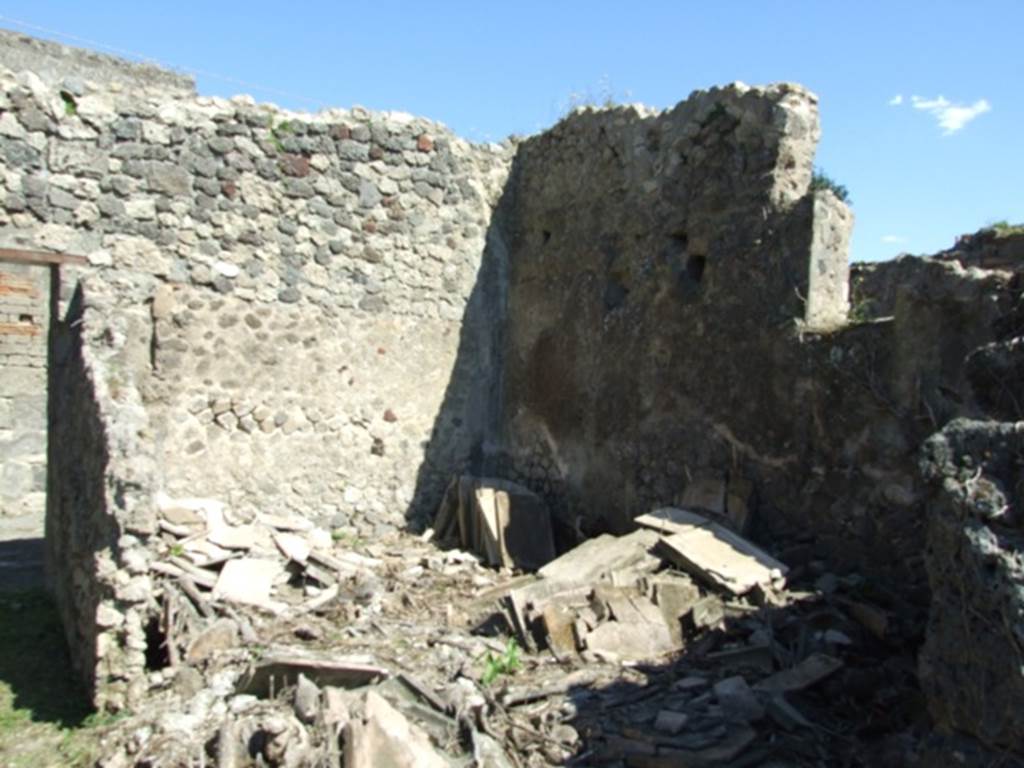 I.3.29 Pompeii.  March 2009.  Room 6. Triclinium.  Looking south east.