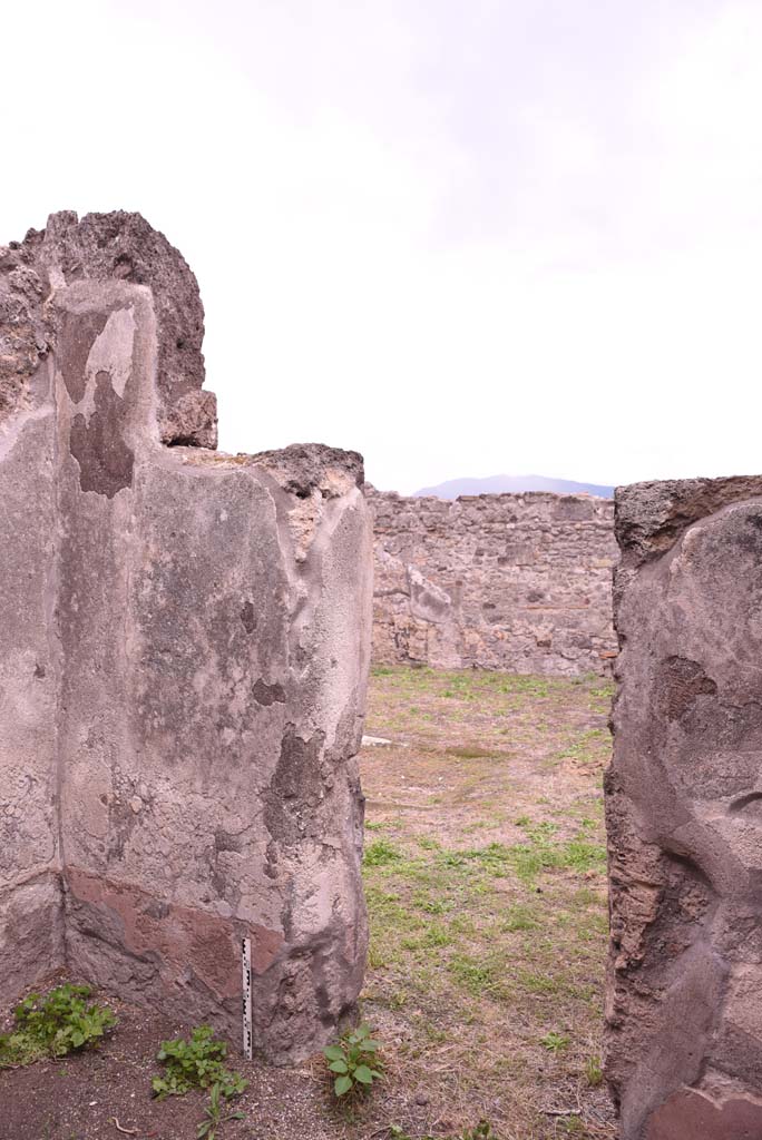 I.4.9 Pompeii. October 2019. Cubiculum c, south-east corner and doorway in south wall to atrium.
Foto Tobias Busen, ERC Grant 681269 DCOR.
