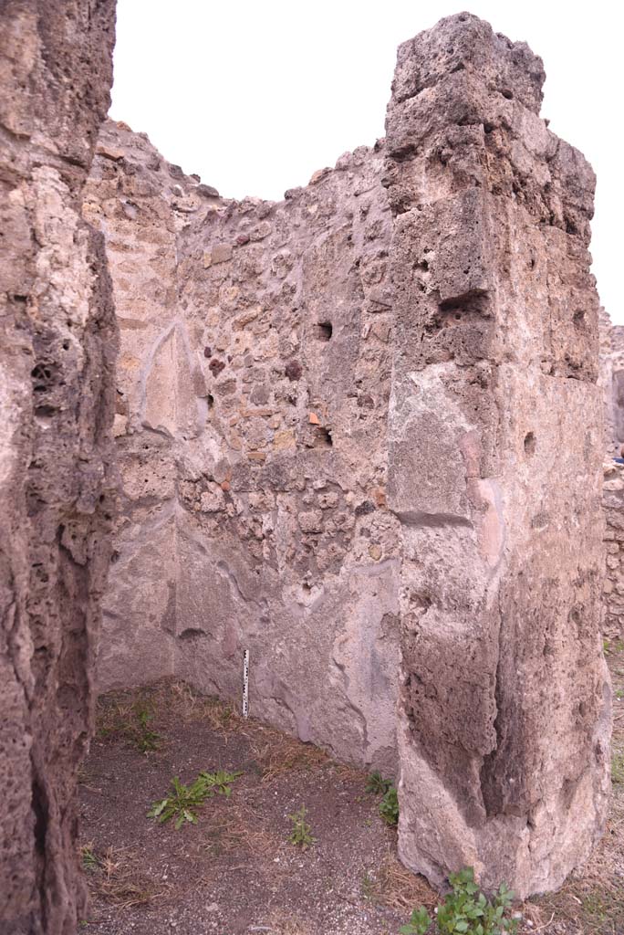 I.4.9 Pompeii. October 2019. Cubiculum d, looking towards easy wall through doorway.
Foto Tobias Busen, ERC Grant 681269 DCOR.
