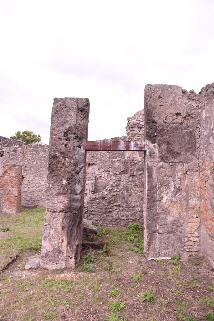 I.4.9 Pompeii. October 2019. Atrium b, south-east corner with doorway to room g.
Foto Tobias Busen, ERC Grant 681269 DCOR.

