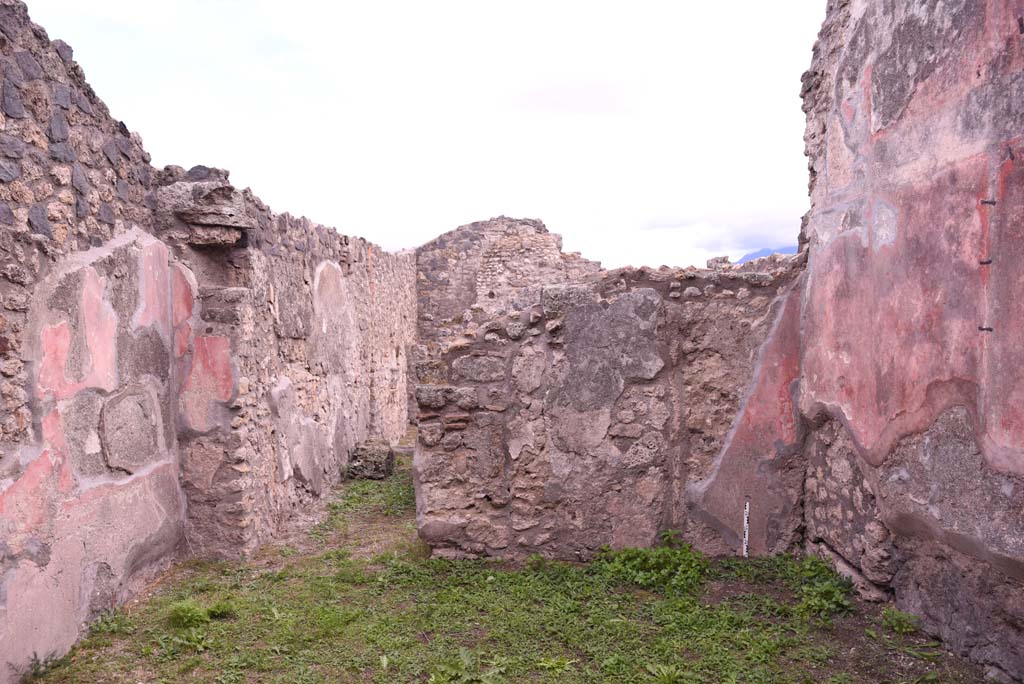 I.4.9 Pompeii. October 2019. Triclinium/oecus m, looking towards south wall, with doorway to room k.
Foto Tobias Busen, ERC Grant 681269 DCOR.
