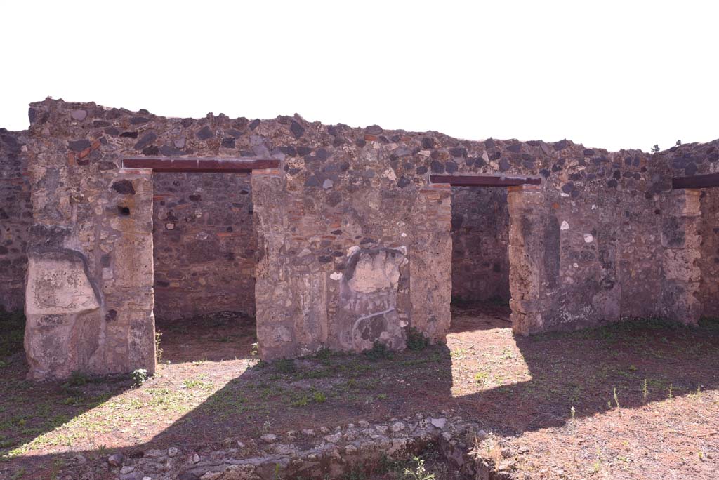 I.4.25/I.4.5 Pompeii. October 2019. Atrium 6, looking towards doorways to rooms 8, and 7, on south side of atrium.
Foto Tobias Busen, ERC Grant 681269 DCOR.
