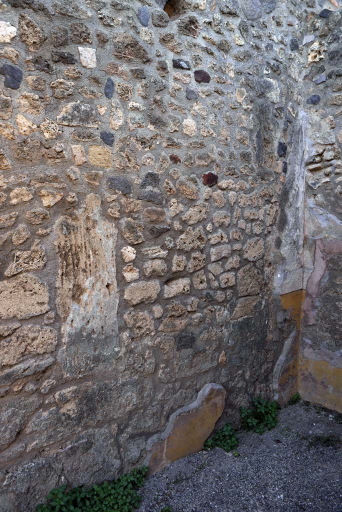 I.4.25/1.4.5 Pompeii. October 2019. Cubiculum 11, detail from west wall.
Foto Tobias Busen, ERC Grant 681269 DCOR.
