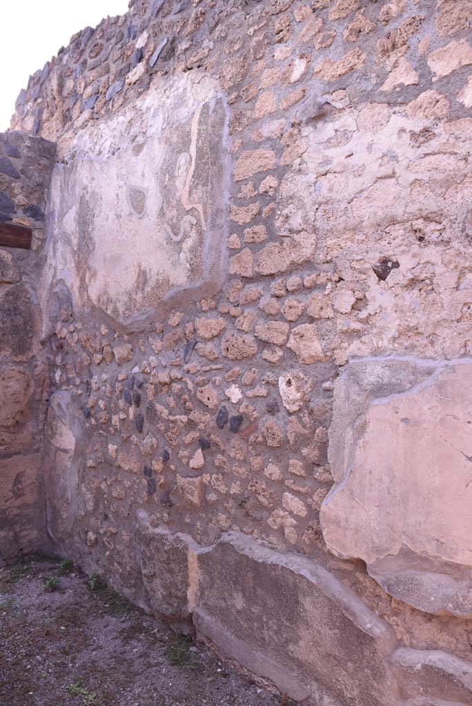 I.4.25/I.4.5 Pompeii. October 2019. 
Corridor 15, looking west towards west end of north wall towards Ala 13, and I.4.5.
Foto Tobias Busen, ERC Grant 681269 DCOR.

