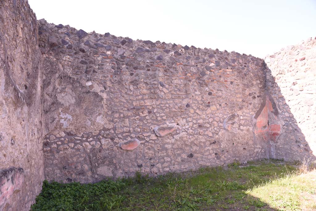 I.4.5 Pompeii. October 2019. Exedra 18, looking towards west wall from near south wall.
Foto Tobias Busen, ERC Grant 681269 DCOR.

