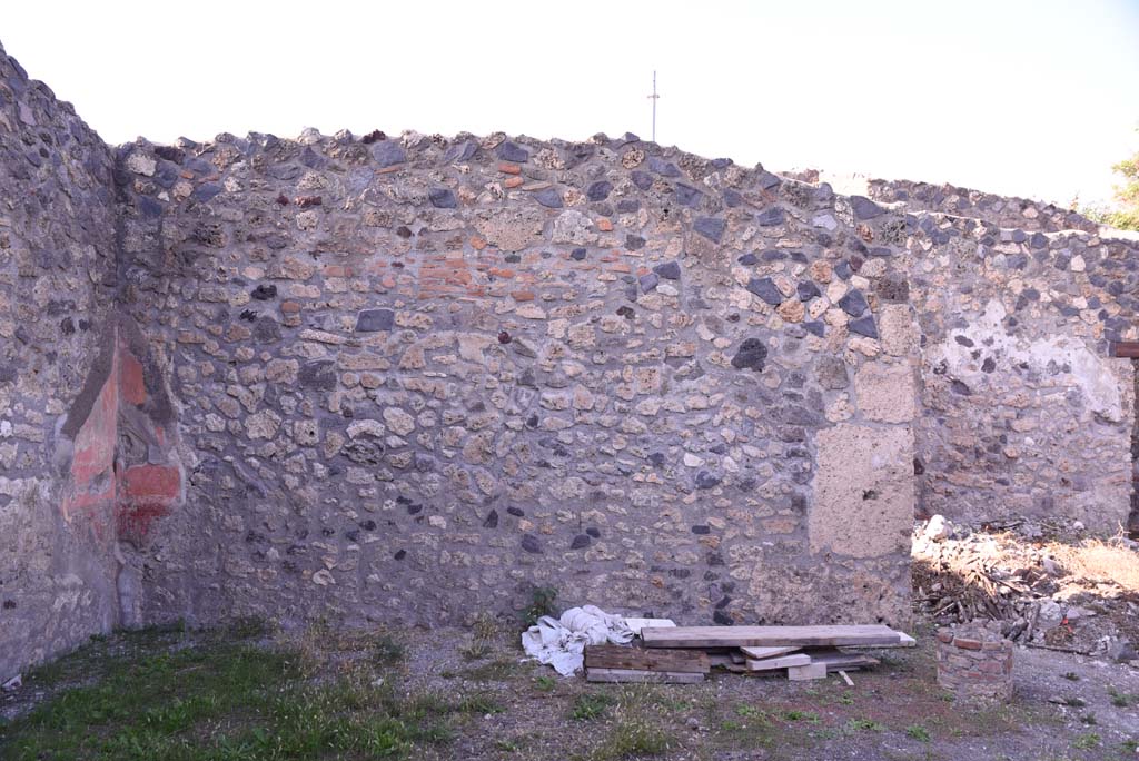 I.4.25 Pompeii. October 2019. Exedra 18, looking towards north wall.
Foto Tobias Busen, ERC Grant 681269 DCOR.
