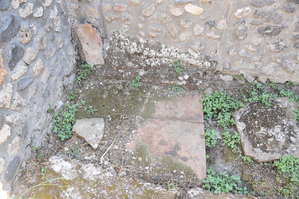 I.4.25/I.4.5 Pompeii. September 2020. Tepidarium 40, looking south in south-east corner.
Foto Tobias Busen, ERC Grant 681269 DCOR.
