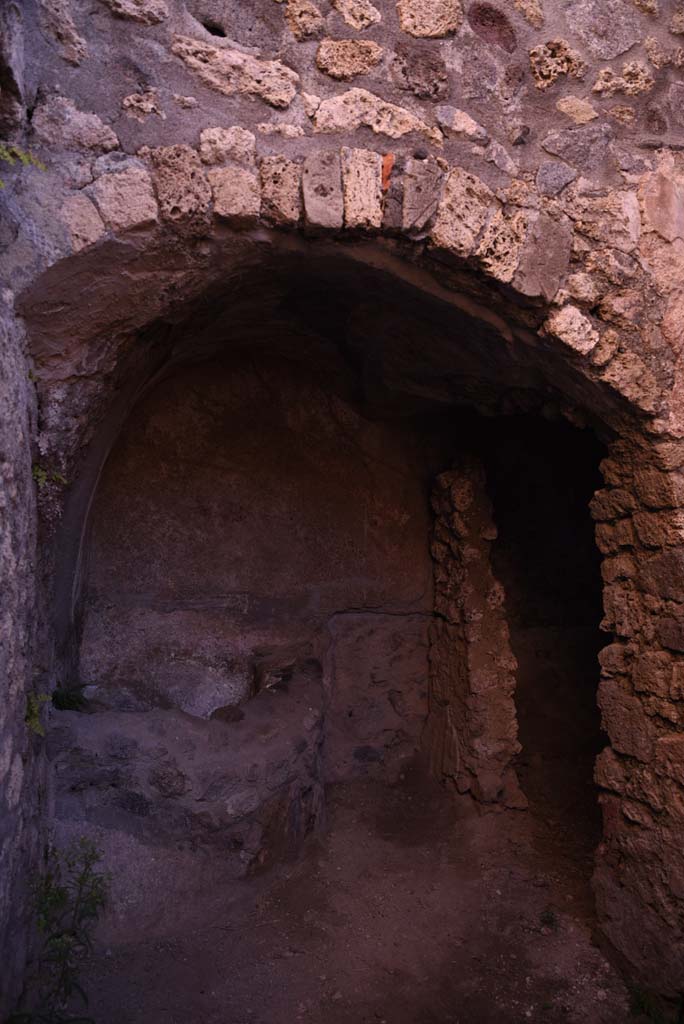 I.4.25/I.4.5 Pompeii. October 2019. 
Unnumbered corridor/room, looking towards vaulted area at east end, with basin or vat. 
Foto Tobias Busen, ERC Grant 681269 DCOR.
