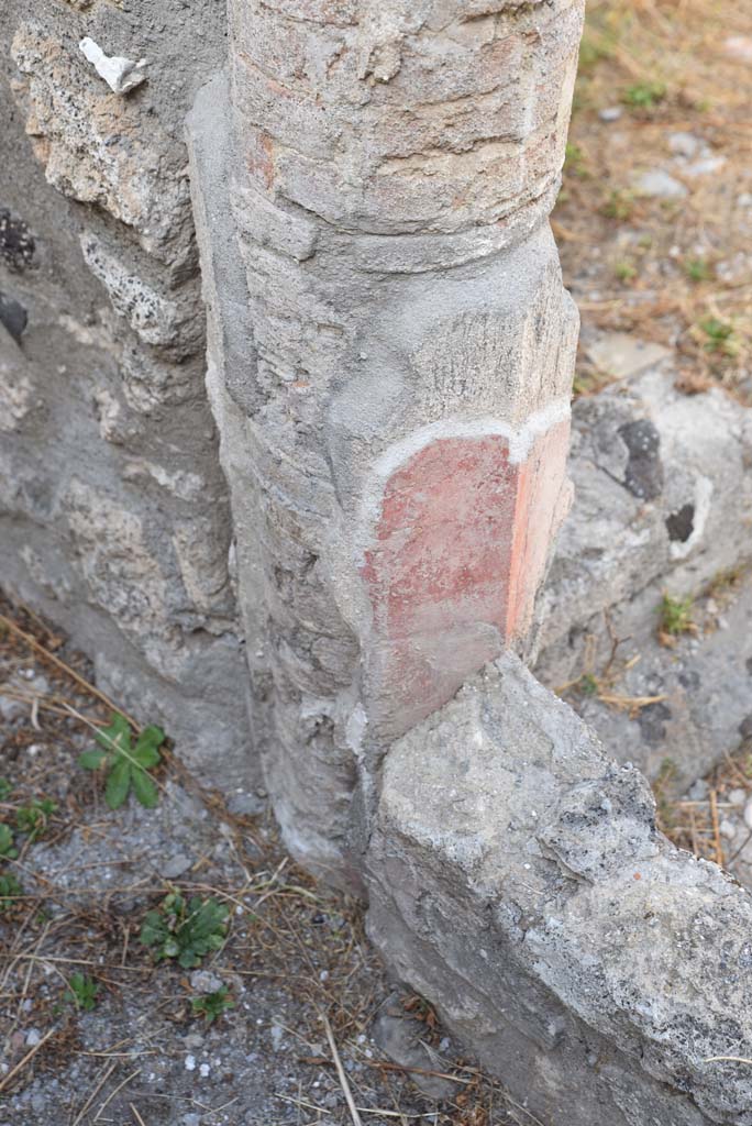 I.4.25/I.4.5 Pompeii. September 2020. Atriolo 43, looking north-east towards remaining column.
Foto Tobias Busen, ERC Grant 681269 DCOR.
