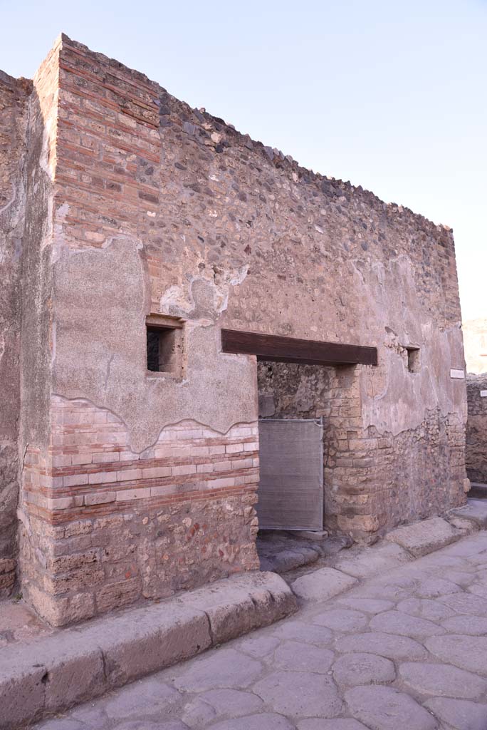 I.4.28 Pompeii. October 2019. Looking towards entrance doorway.
Foto Tobias Busen, ERC Grant 681269 DCOR.
