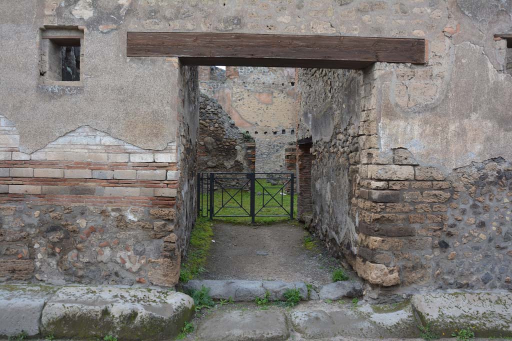 I.4.28 Pompeii. March 2018. Looking north towards front faade with entrance doorway.  
Foto Tobias Busen, ERC Grant 681269 DCOR.

