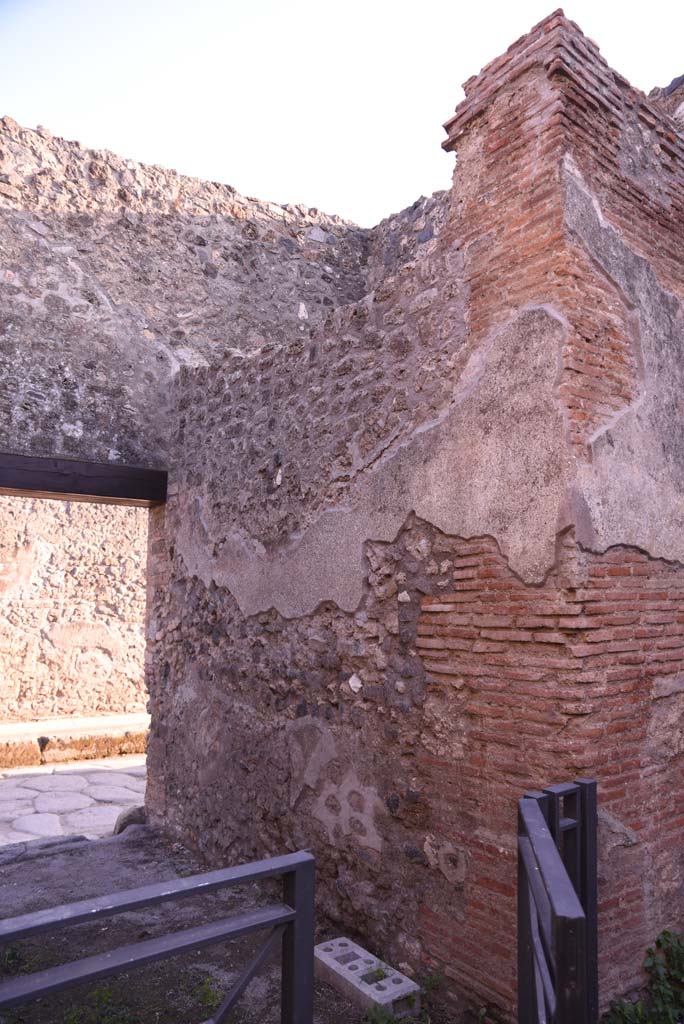 I.4.28 Pompeii. October 2019. Entrance corridor/fauces 28, looking towards west wall from room 26. 
Foto Tobias Busen, ERC Grant 681269 DCOR.
