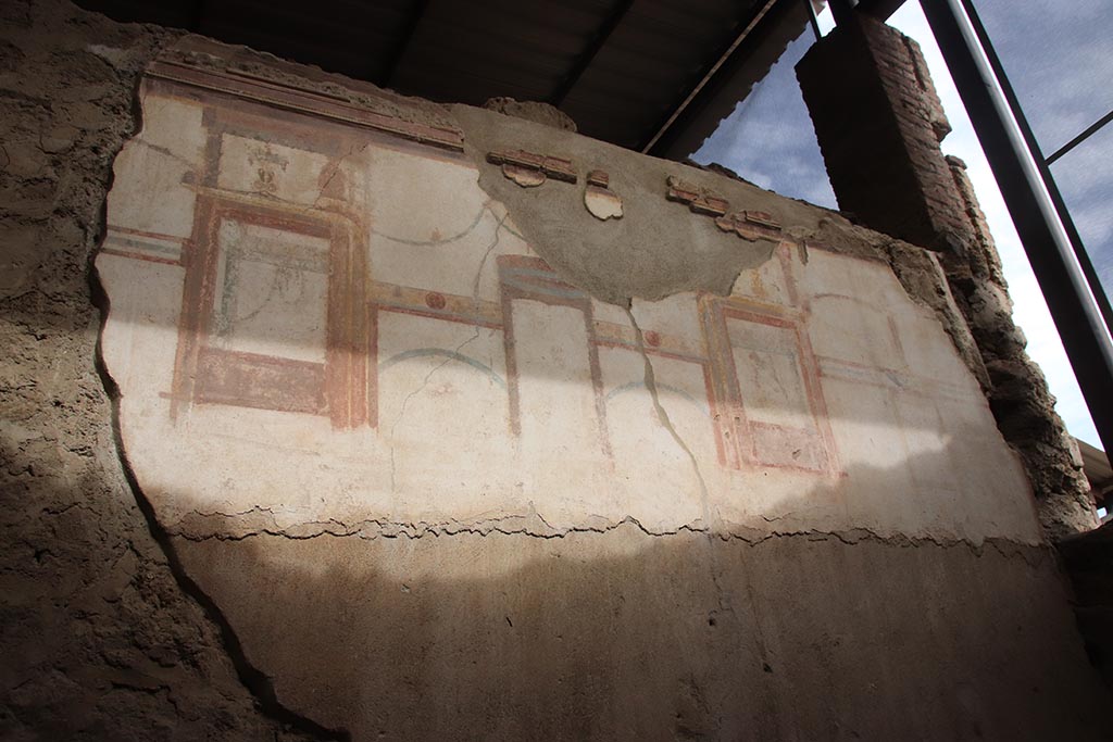 I.6.4 Pompeii. October 2022. Room 6, upper north wall. Photo courtesy of Klaus Heese. 