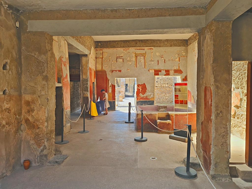 I.6.7 Pompeii, 8th June 2024. Looking south from vestibule to atrium being used as a laundry. Photo courtesy of Giuseppe Ciaramella.
Historical reconstruction entitled L’altra Pompei prende vita (The other Pompeii comes to life).

