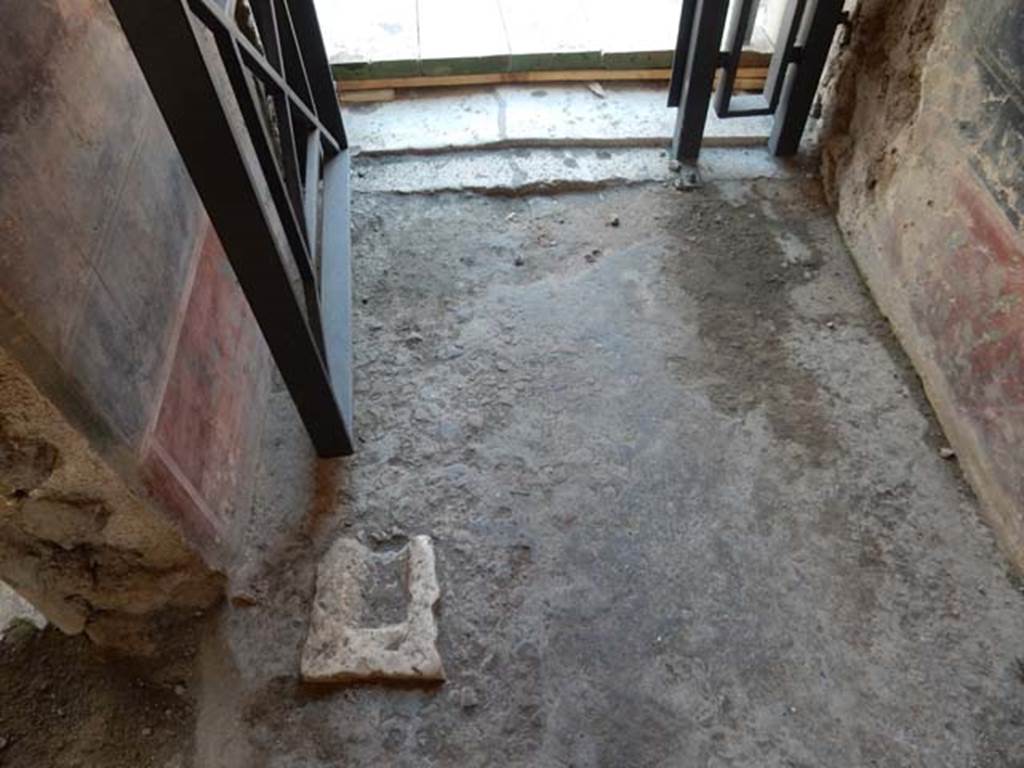 I.7.3 Pompeii. May 2016. Flooring in corridor, looking north. Photo courtesy of Buzz Ferebee.