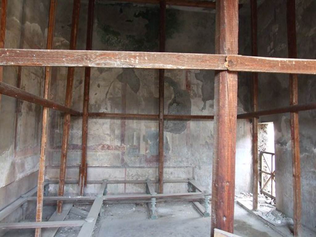 I.7.11 Pompeii. December 2006. Looking north into triclinium.