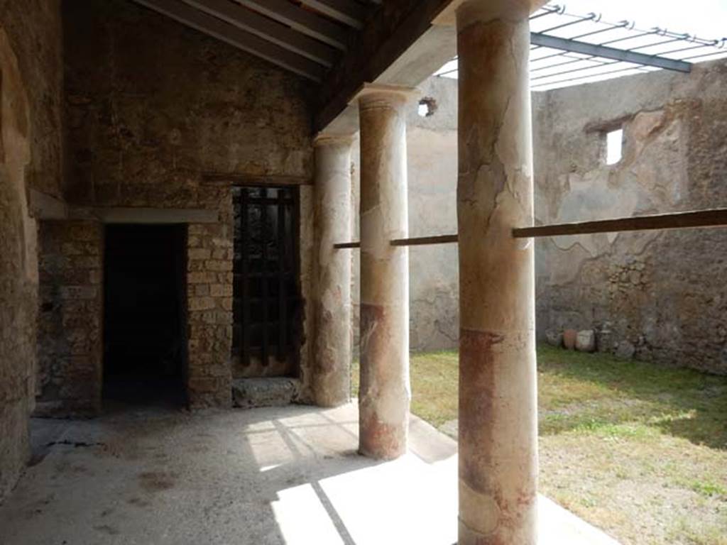 I.7.19 Pompeii. May 2017. Looking south along east portico of peristyle towards garden area.  Photo courtesy of Buzz Ferebee.
