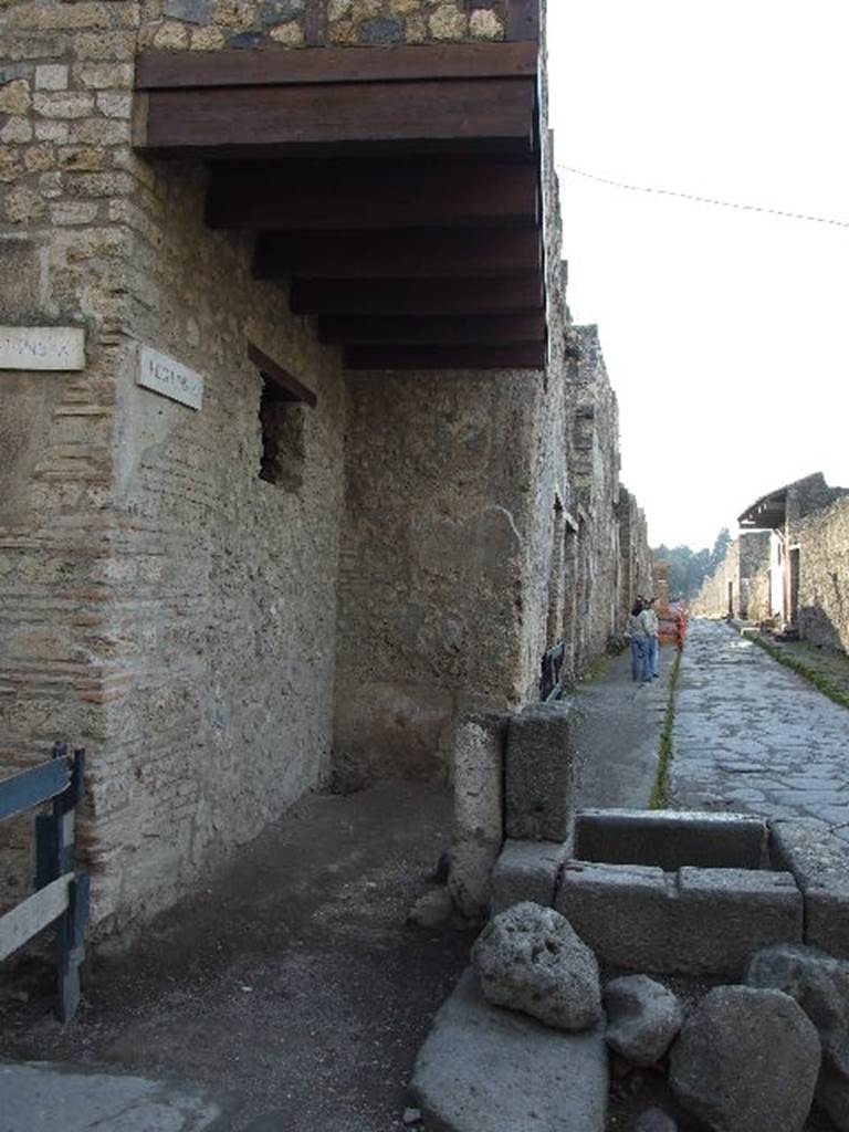 I.10.1 Pompeii. December 2006. 
Possible site of Compitum identified as being near the fountain.
See Eschebach, L., 1993. Gebäudeverzeichnis und Stadtplan der antiken Stadt Pompeji. Köln: Böhlau. (p.51)
The photos on page 119 of Titulorum Pictorum Pompeianorum do not show any sign of a street shrine in this location.
However, there is a note that says originally the photos were ascribed to II.2.1-5.
At II.2.1 there was a street shrine, so perhaps that is where the confusion has arisen from.
See Varone, A. and Stefani, G., 2009. Titulorum Pictorum Pompeianorum, Rome: L’erma di Bretschneider, (p.119)
A graffito found, but no longer visible, above the remaining plaster on the exterior east wall, read:
Helvium
Sabinum  aed(ilem)  o(ro)  v(os)  f(aciatis)     [CIL IV 7336]
See Epigraphik-Datenbank Clauss/Slaby (See www.manfredclauss.de)




