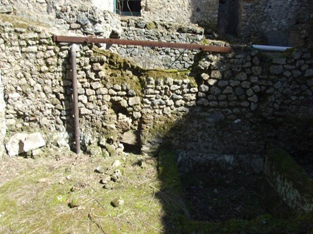 I.10.4 Pompeii. March 2009. Looking at rear lower wall of area S.