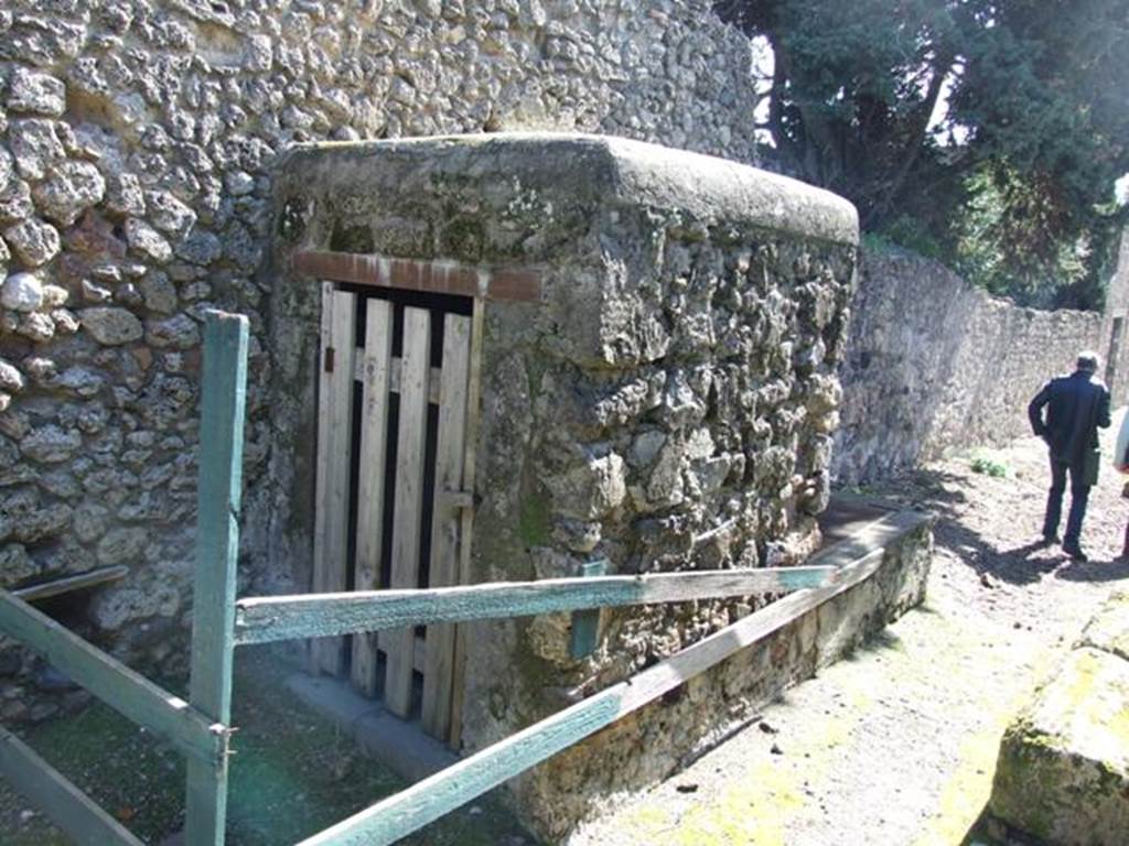 I.10.9 Pompeii.  March 2009.  Structure on west wall of insula to the south of I.10.9.