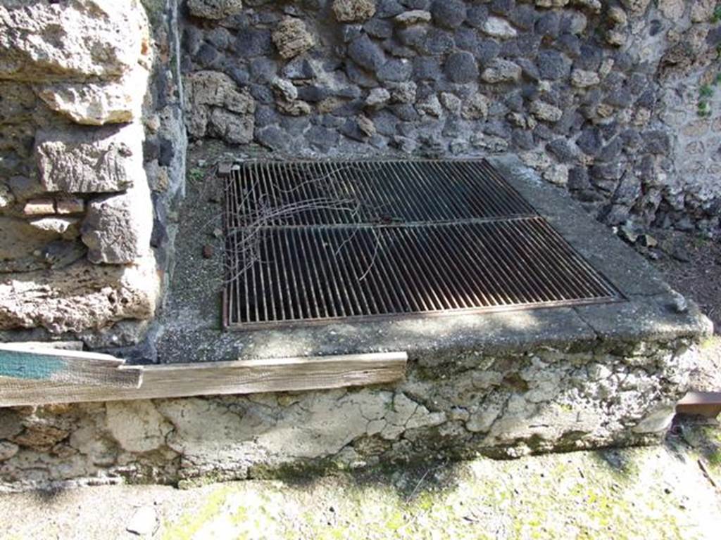 I.10.9 Pompeii.  March 2009.  Structure on west wall of insula to the south of I.10.9.  The grating of the Sarno Canal of Domenico Fontana is south of the structure.