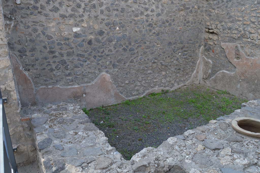 I.11.11 Pompeii. October 2017. Looking towards west wall of bar-room, across counter.
Foto Taylor Lauritsen, ERC Grant 681269 DÉCOR.

