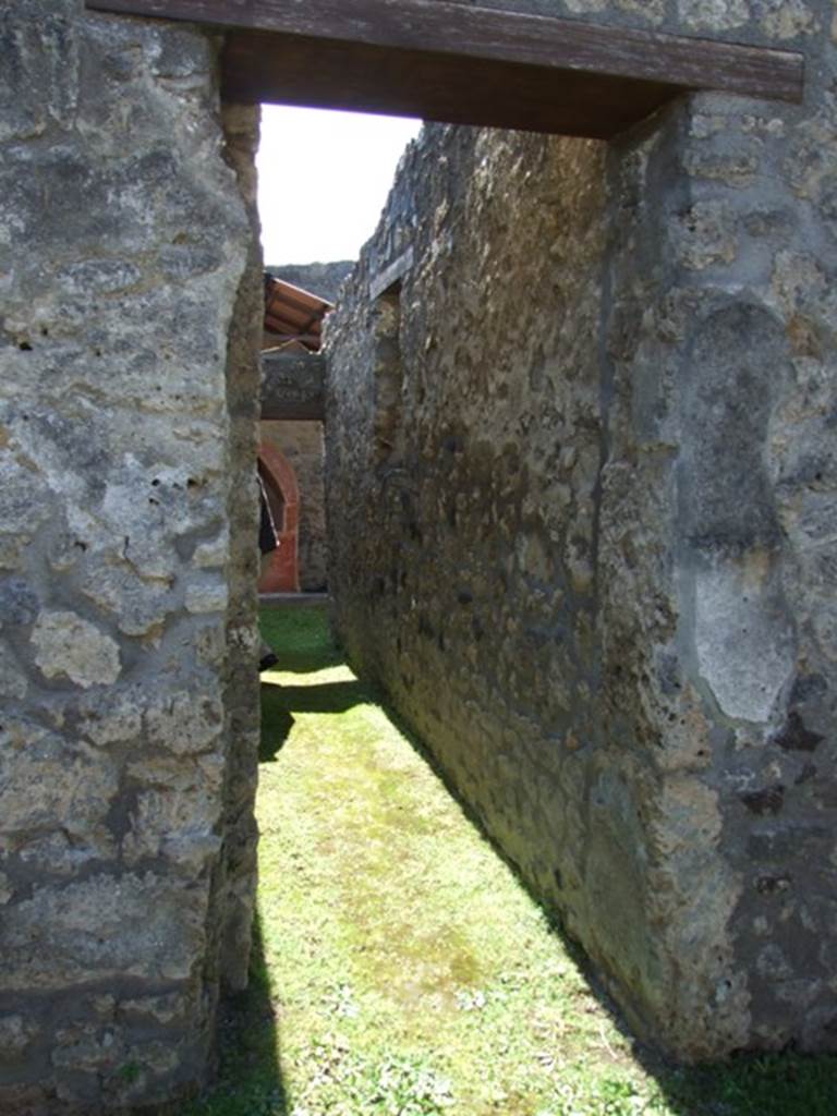 I.14.7 Pompeii.  March 2009.  Corridor to rear, looking south.