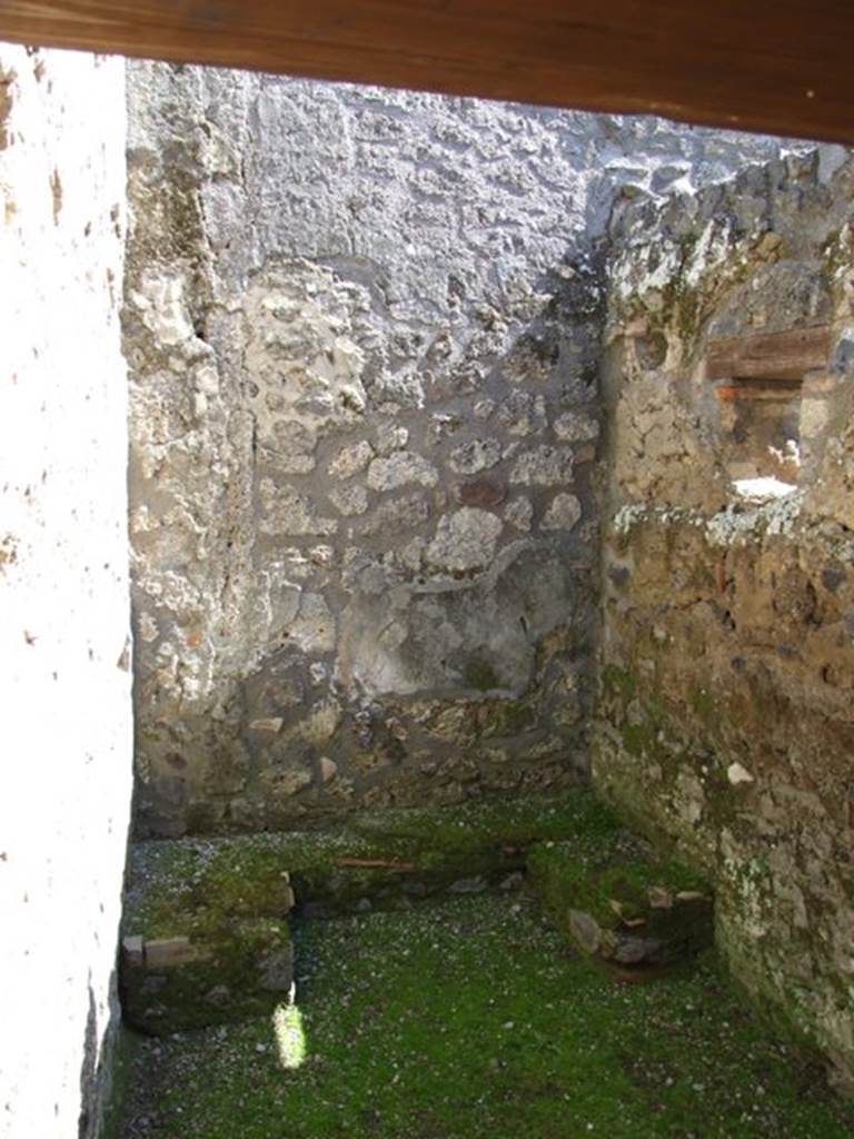 I.14.7 Pompeii.  March 2009.   Small kitchen with latrine.  Looking east.