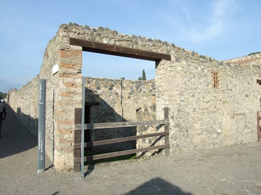 I.14.11 Pompeii. December 2007. Entrance doorway.