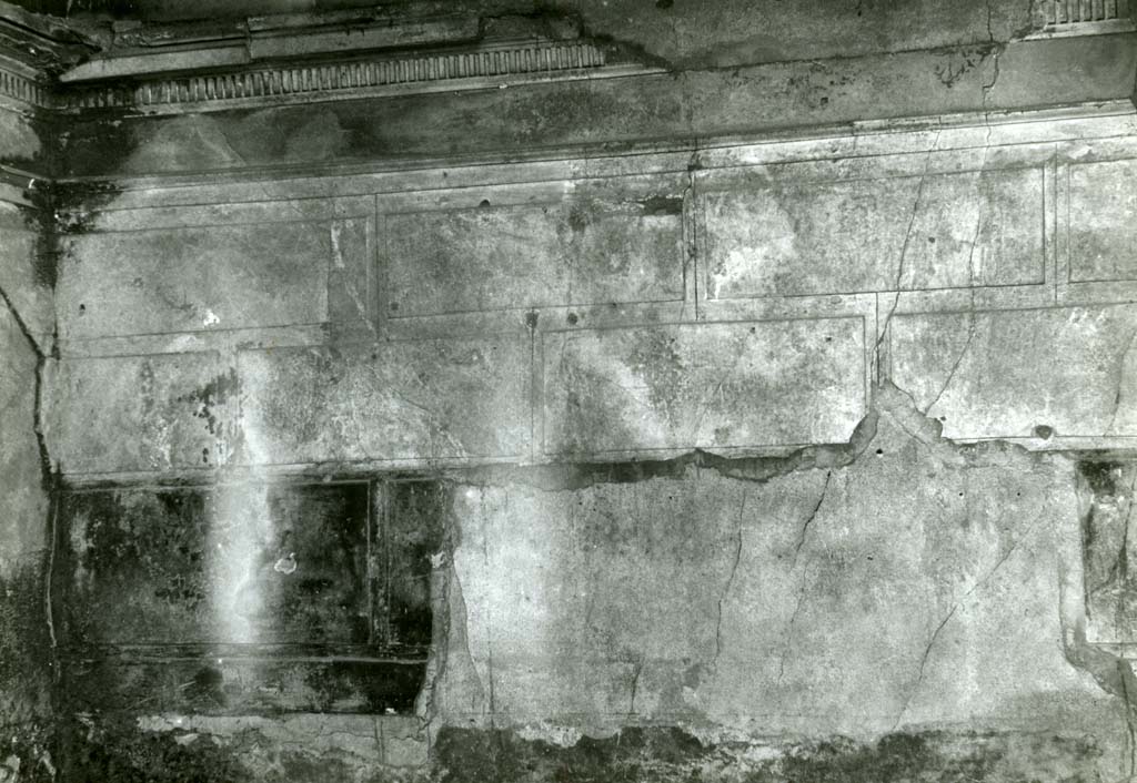 I.15.1 Pompeii. 1968. House, detail of back N wall. Photo courtesy of Anne Laidlaw.
American Academy in Rome, Photographic Archive. Laidlaw collection _P_68_4_1.
