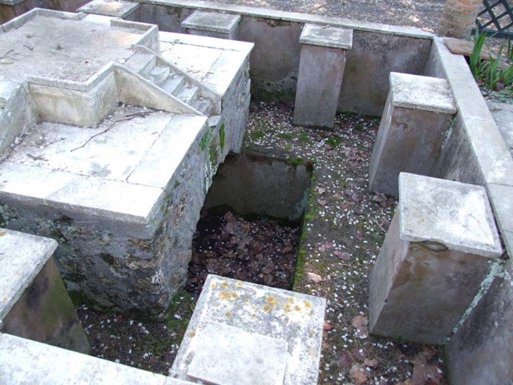 II.2.2 Pompeii. March 2009. Room “l”, garden. North end of pool and fountain.