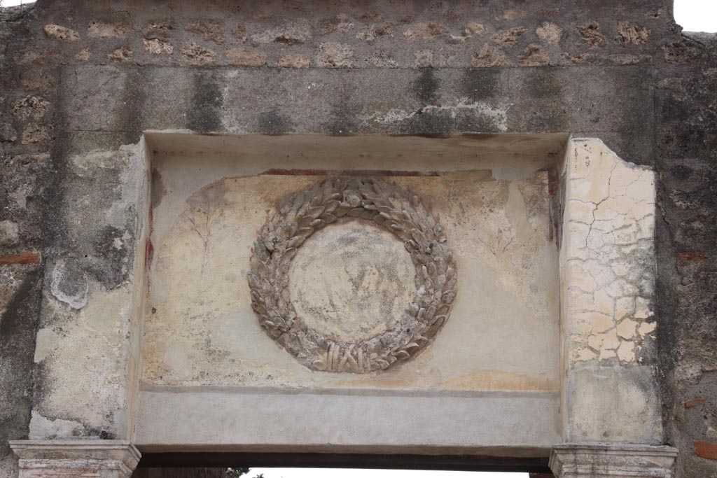 II.2.4 Pompeii. May 2024. Emblem above entrance doorway. Photo courtesy of Klaus Heese.

