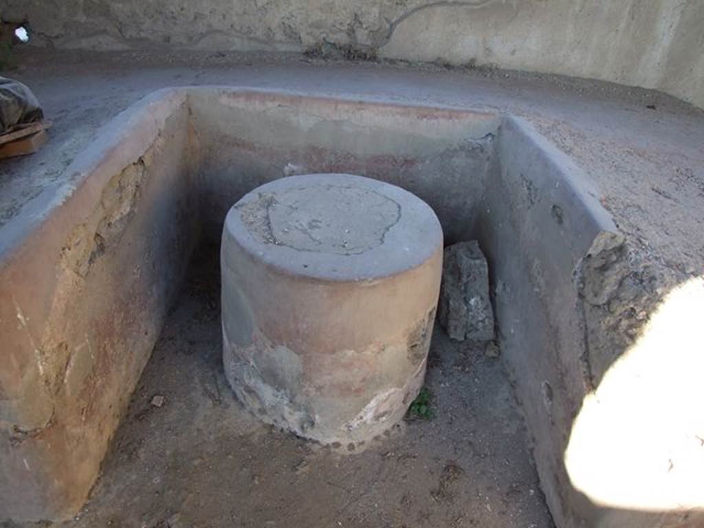 II.4.7 Pompeii. December 2006. Round table in stone Triclinium