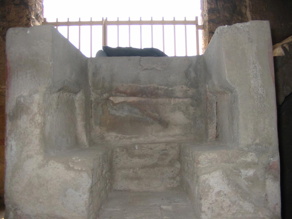 II.8.3 Pompeii. May 2003. Looking west across inside of hearth at end of counter. Photo courtesy of Nicolas Monteix.