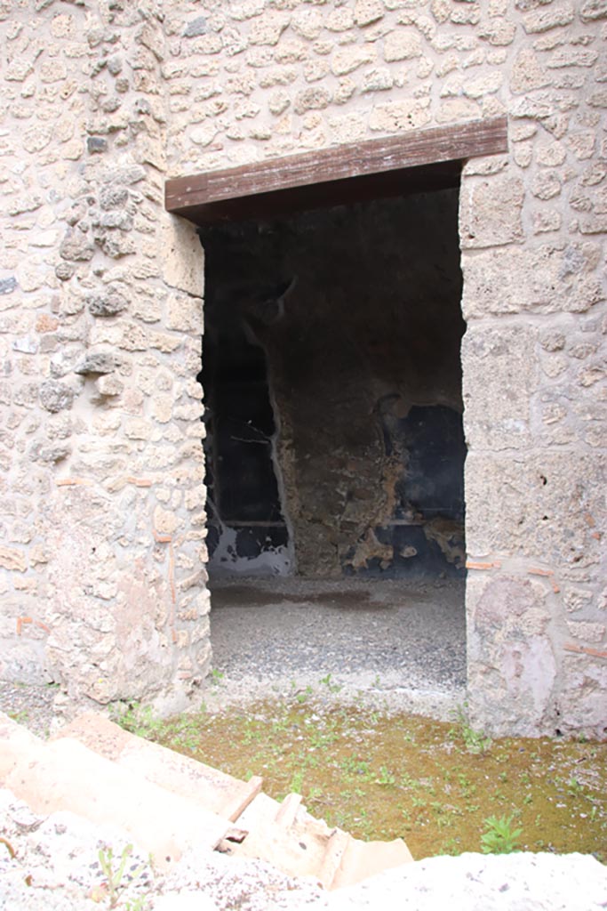 III.2.1 Pompeii. May 2024. Doorway to room 7 on east side of atrium. Photo courtesy of Klaus Heese.