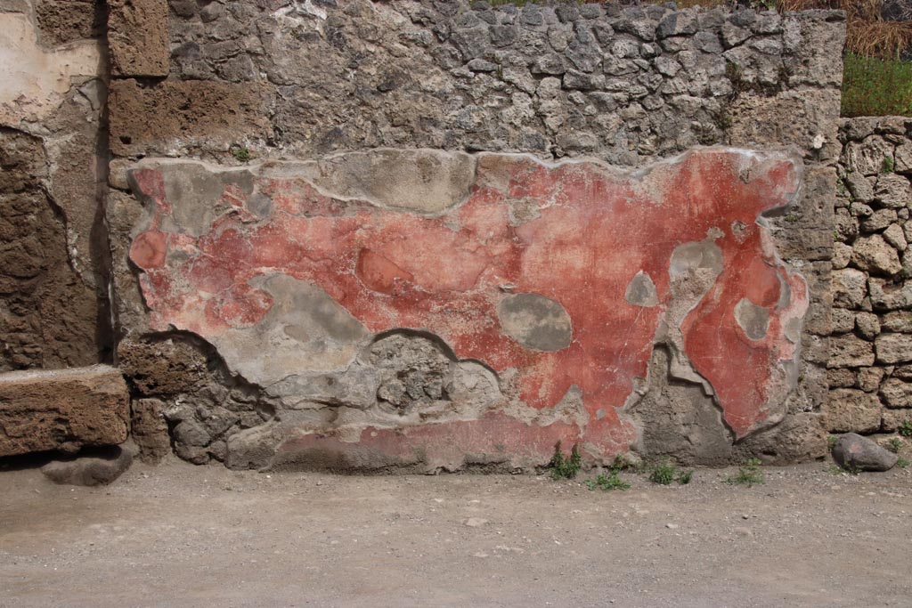 III.5.3 Pompeii. May 2024. Entrance doorway on right. Detail of painted plaster with graffiti on west side of doorway.
Photo courtesy of Klaus Heese. 
According to Varone, amongst graffiti found outside this house were two of the amorous kind.

In CIL IV 8897, Varone thought the unknown man who had written it, was boasting to keep account of his conquests –

Nyphe fututa, Amomus fututa,
Perennis fututu            [CIL IV 8897, with the note Nyphe is written for Nymphe and fututu for fututus]    [Now lost]

In CIL IV 8898, Varone thought the writer was making a derogatory comment about Tiopolus

Tiopilus, canis,
cunnu lingere no-
li puellis in muro           [CIL IV 8898]    [Immediately west of the entrance doorway.]

According to Epigraphik-Datenbank Clauss/Slaby (See www.manfredclauss.de), these read as –

Ny(m)phe  fututa  Amonus  fututa 
Perennis  fututu(s)        [CIL IV 8897]

T(h)iop(h)ilus(!)  canis 
cunnu(m)  lingere  no
li  puellis  in  muro         [CIL IV 8898]

See Varone, A., 2002. Erotica Pompeiana: Love Inscriptions on the Walls of Pompeii, Rome: L’erma di Bretschneider. (p.66 and p.82)


