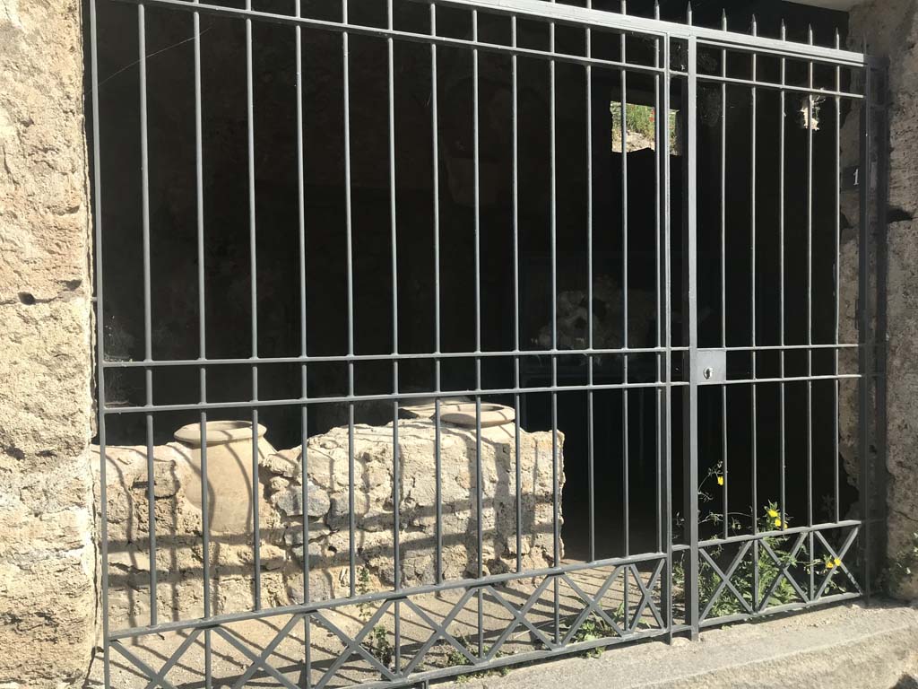 III.6.1 Pompeii. April 2019. Entrance doorway. Photo courtesy of Rick Bauer. 