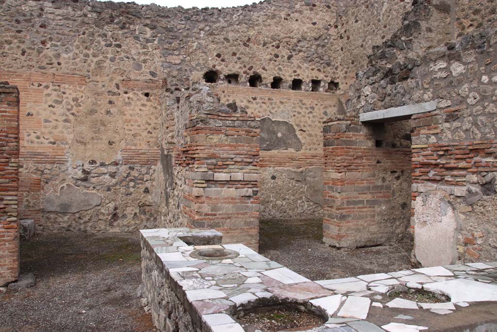 V.1.1 Pompeii. October 2020. Looking north towards doorways to rear rooms. Photo courtesy of Klaus Heese.