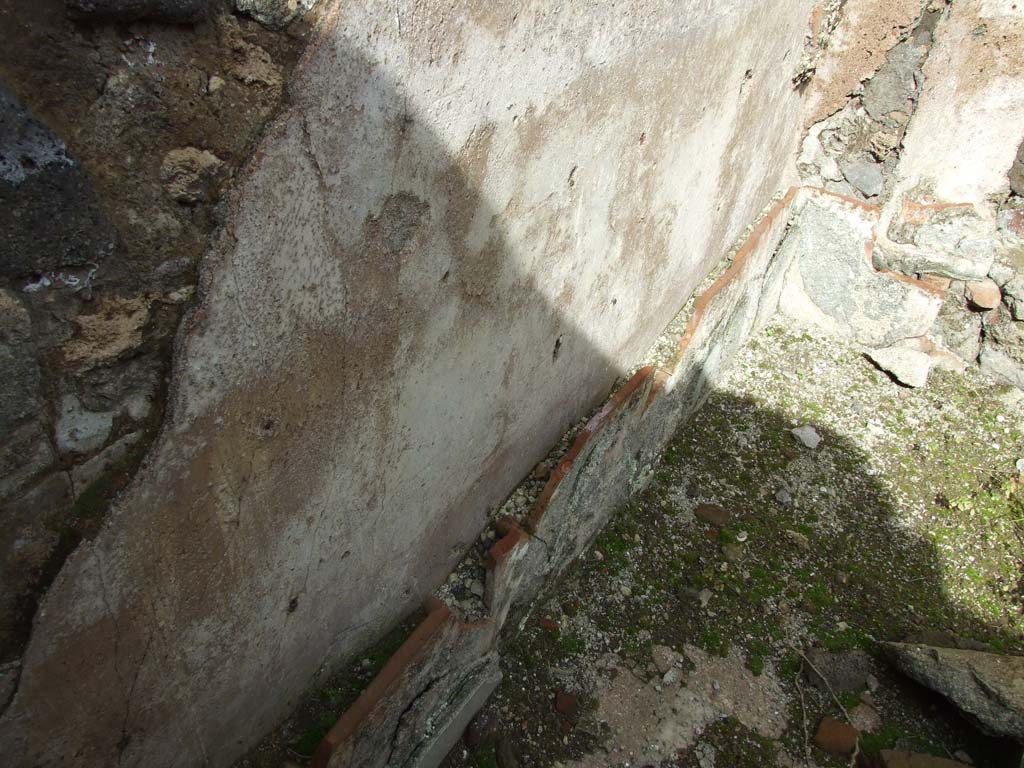 V.1.7 Pompeii. March 2009. Room 25, north wall, north-east corner and hollow wall of terracotta tiles.