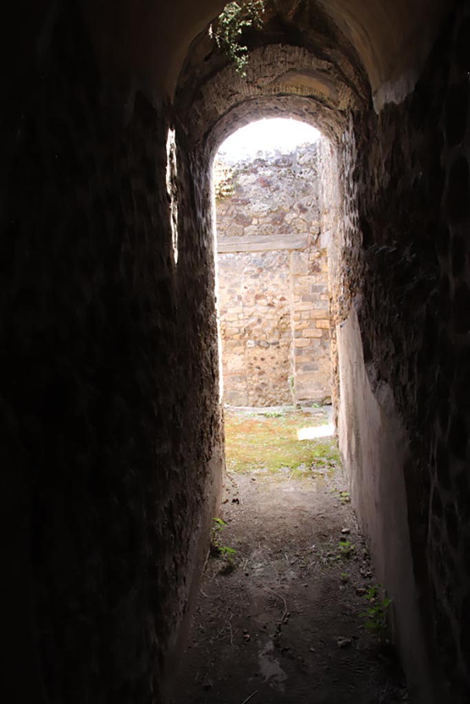 V.1.7 Pompeii. May 2024. Corridor (h2), looking south. Photo courtesy of Klaus Heese.