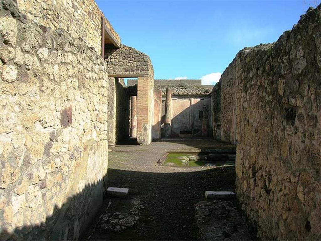 V.1.18 Pompeii. November 2012. Entrance corridor a.  
Photo Wikimedia, Courtesy of author Mentnafunangann. 
Use subject to a Creative Commons Attribution-Share Alike 3.0 Unported Licence
