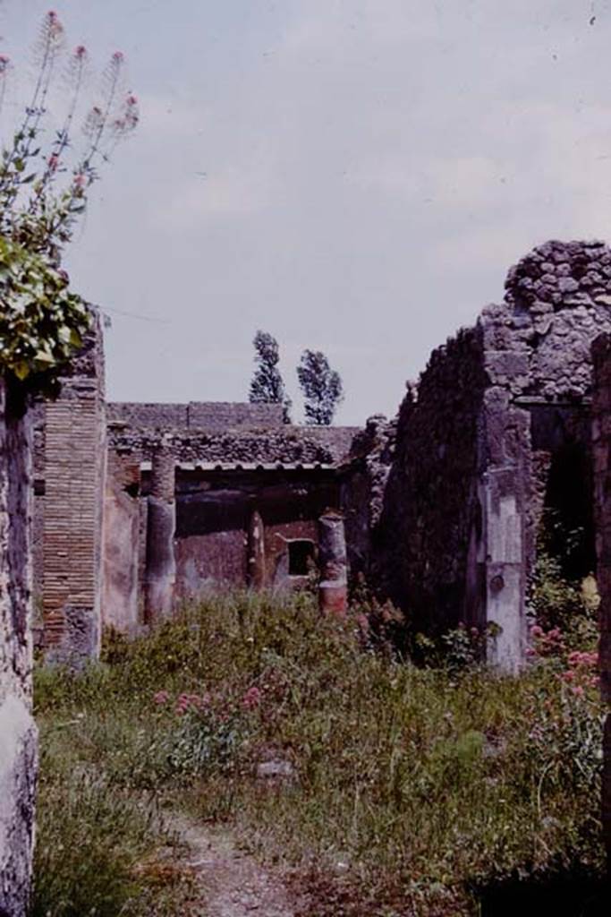 V.1.18 Pompeii. 1964. 
Looking east across north side of atrium b towards corridor h to peristyle i, on left, and tablinum "g".
Photo by Stanley A. Jashemski.
Source: The Wilhelmina and Stanley A. Jashemski archive in the University of Maryland Library, Special Collections (See collection page) and made available under the Creative Commons Attribution-Non Commercial License v.4. See Licence and use details.
J64f0900

