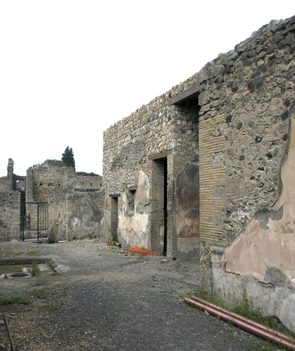 V.1.18 Pompeii. December 2007. North wall of cubiculum d on north side of atrium.