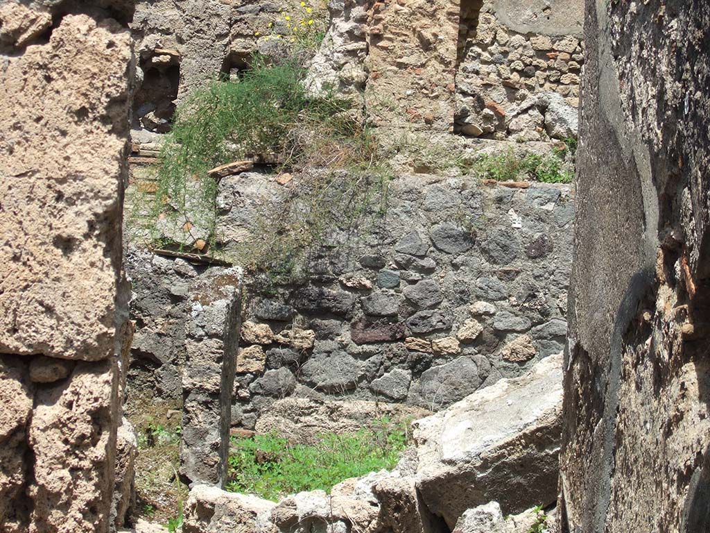 V.4.7 Pompeii. May 2006. Looking north from bar room.