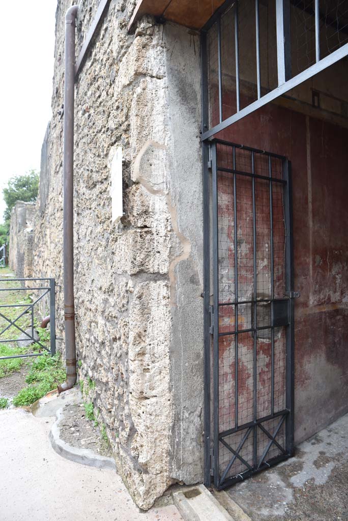 V.4.a Pompeii. March 2018. Looking towards north side of entrance doorway.    
Foto Annette Haug, ERC Grant 681269 DÉCOR

