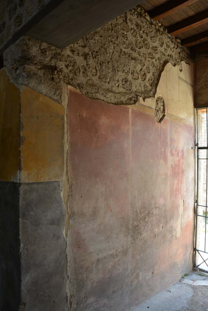 V.4.a Pompeii. March 2019. Looking west along south wall of entrance corridor/fauces.   
Foto Annette Haug, ERC Grant 681269 DÉCOR
