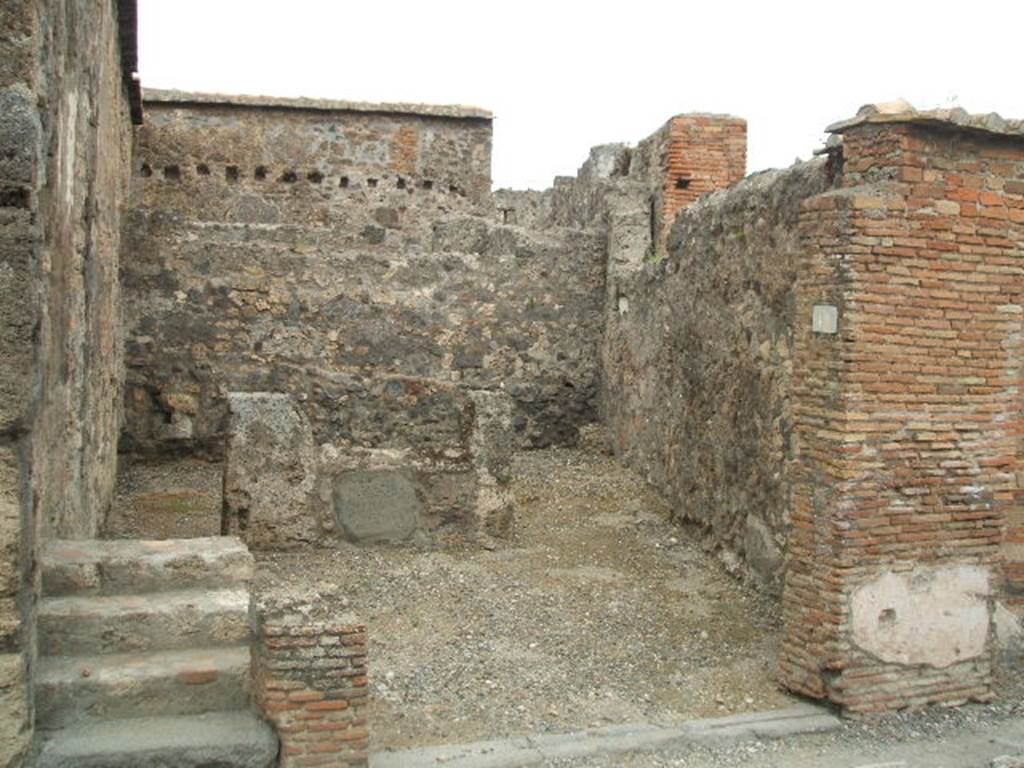  VI.1.12 Pompeii. May 2005. Entrance to shop, with rear room. According to Eschebach, in the rear room was a heath and latrine. See Eschebach, L., 1993. Gebudeverzeichnis und Stadtplan der antiken Stadt Pompeji. Kln: Bhlau. (p.153)

