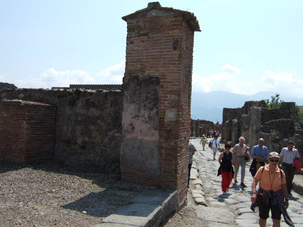 VI.1.13 Pompeii.  May 2006. South wall and Via Consolare, looking south.