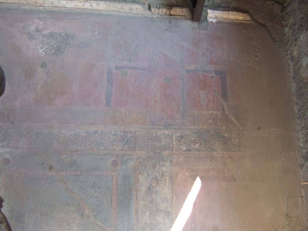 VI.2.14 Pompeii. September 2005. East wall of triclinium, upper south end.